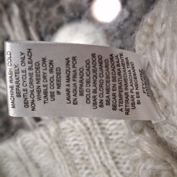 "FCY WITH LOVE" SZ. 2x, 100%acrylic, off-white, cable-knit, fringed sweater. - Picture 8 of 16